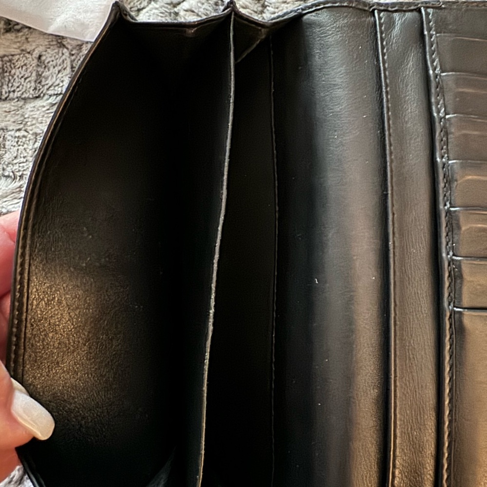 Authentic Gucci wallet - Picture 9 of 16